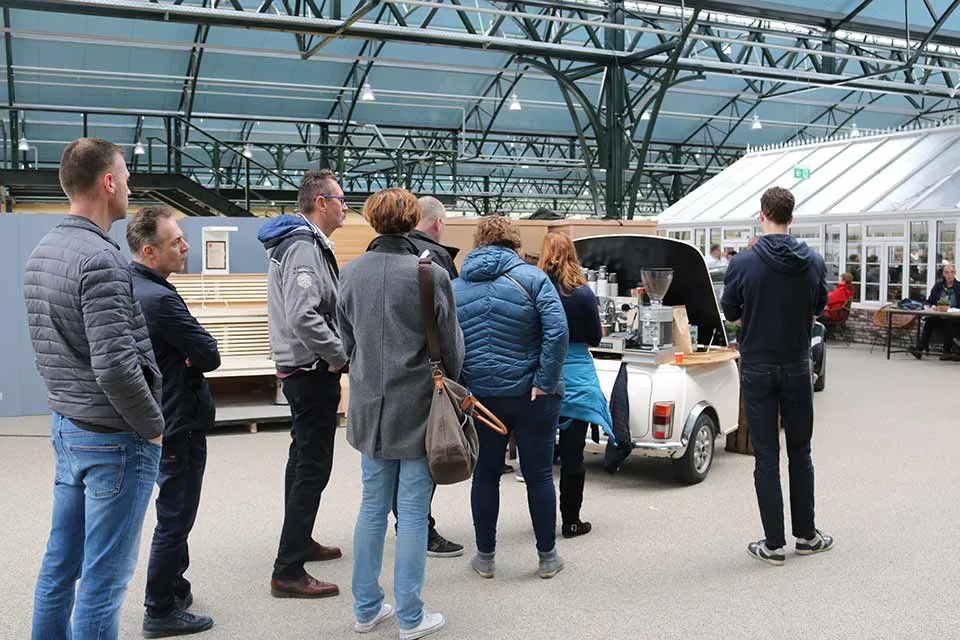 nieuwe showroom Gezellige drukte